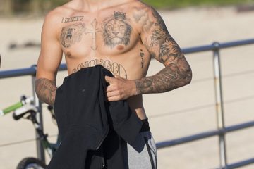 PICTURE EXCLUSIVE: Love yourself! Ripped Justin Bieber struts shirtless along Bondi Beach