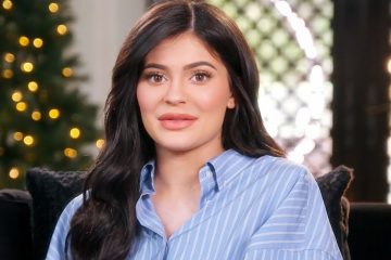 Kylie Jenner Reveals Pregnancy on Keeping up with The Kardashians