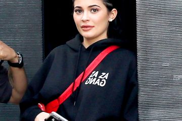 Kylie Jenner Plans to Keep Motherhood Journey With Stormi ‘Private for Right Now’