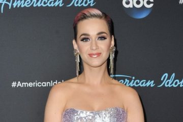 Katy Perry shows off her Toned Body in a Bikini